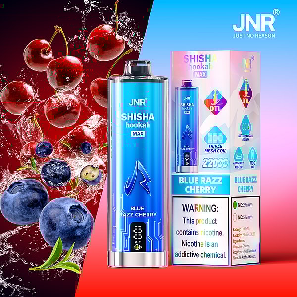 Eine lebhafte Werbung mit einem Dampfgerät mit der Aufschrift „JNR SHISHA hookah MAX“ und dem Geschmack „Blue Razz Cherry“ neben Bildern von Kirschen und Blaubeeren, die im Wasser planschen, vor einem Hintergrund mit Farbverlauf. Auf der Verpackung des Geräts sind Informationen zur Batterie, Warnhinweise zu Nikotin und weitere Produktdetails zu sehen.